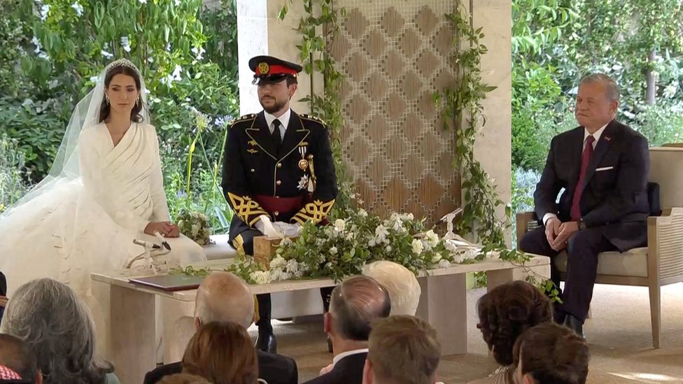 Rajwa Al Saif, Jordan's Crown Prince Hussein and Jordan's King Abdullah II at the beginning of the ceremony