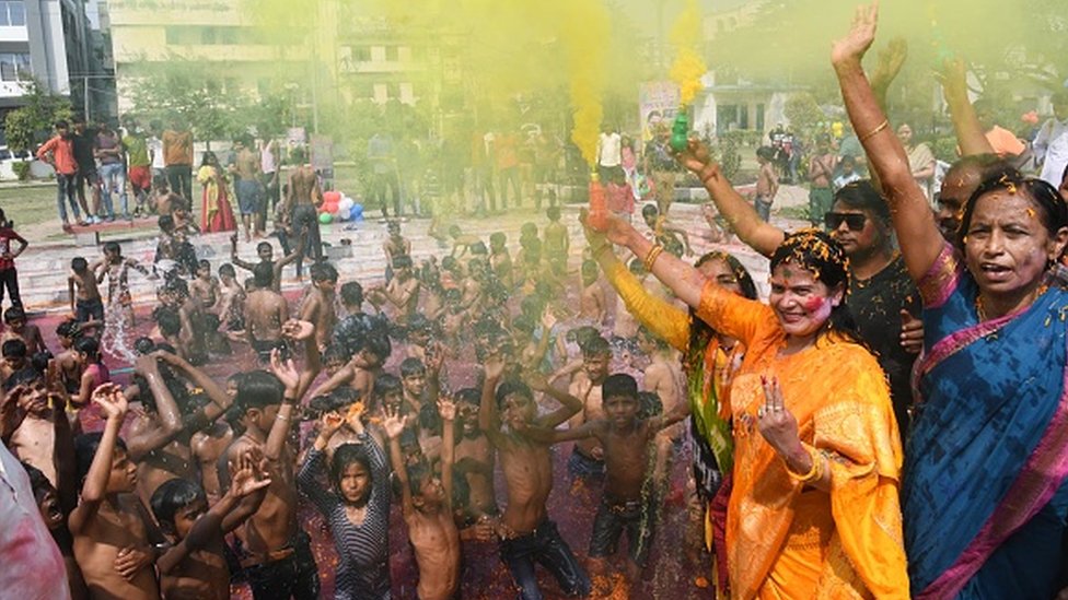 India, Holi