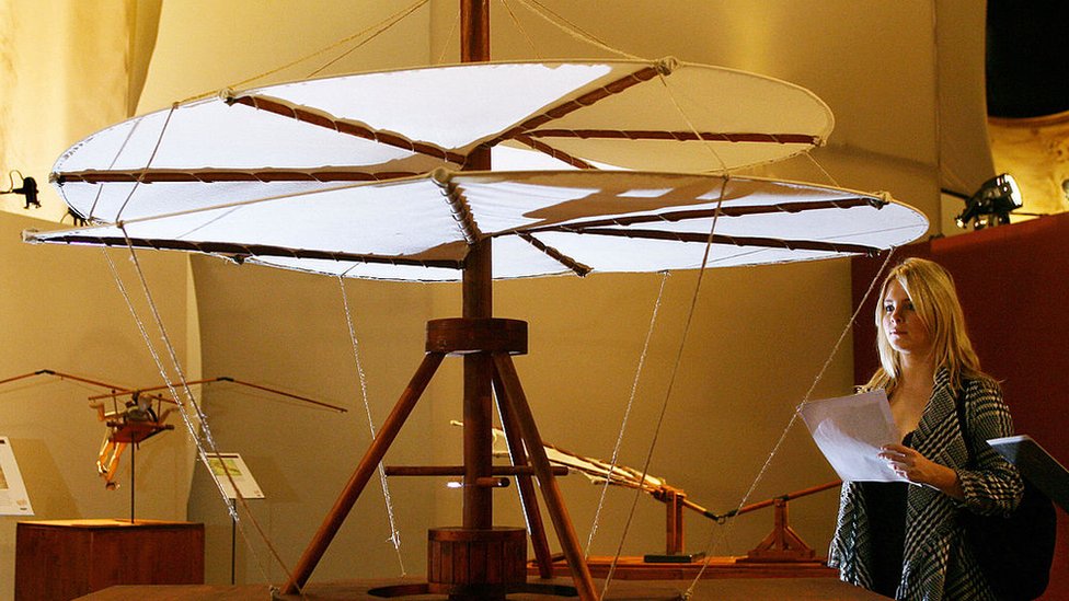 El antecesor del helicóptero diseñado por Leonardo da Vinci.