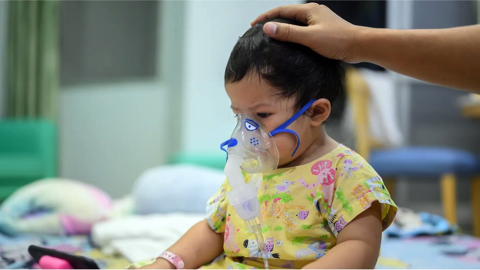 Child wearing an oxygen mask