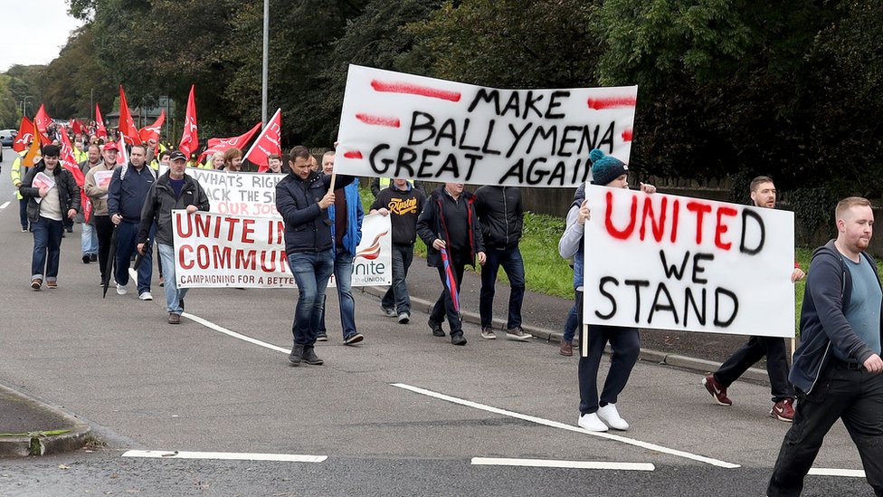 Рабочие Wrightbus на митинге в пятницу, 4 октября