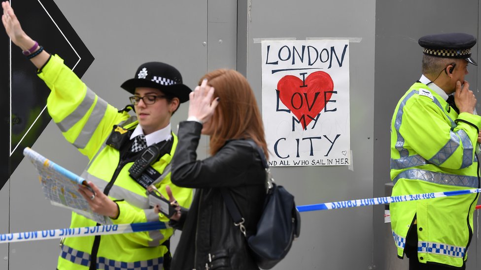 El ataque del sábado en Londres dejó siete muertos y 48 heridos. La policía acordona el Mercado de Borough en Londres.
