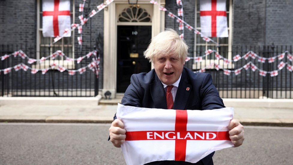 Euro 2020: Queen and Boris Johnson wish England well as final looms - BBC  News