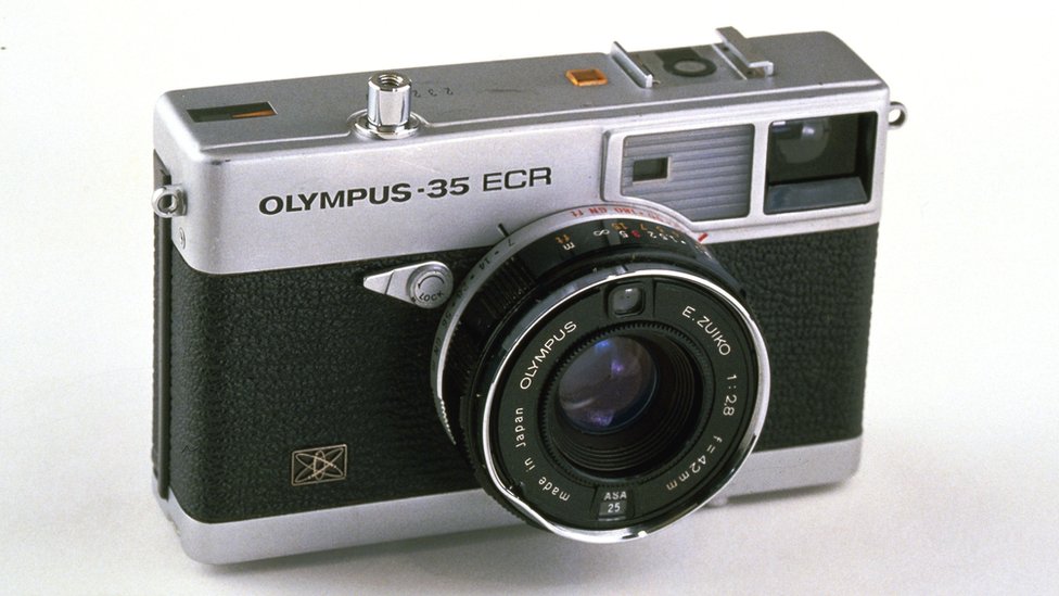 Zelden Algebraïsch puberteit Olympus quits camera business after 84 years - BBC News