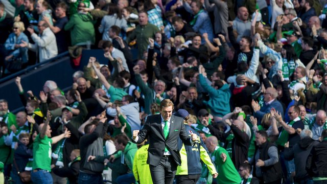 Alan Stubbs and the Hibs fans celebrate