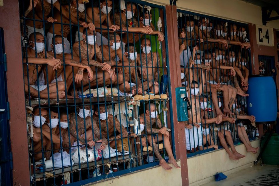 Pandilleros de la MS y del Barrio 18 en la prisión de Quetzaltepeque, La Libertad, El Salvador, el 4 de septiembre de 2020.