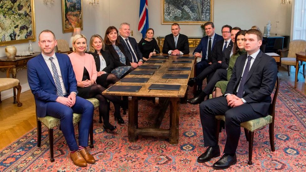 En 2016, la representación femenina en el Parlamento islandés alcanzó 48%, pero desde entonces ha disminuido. Gabinete islandés