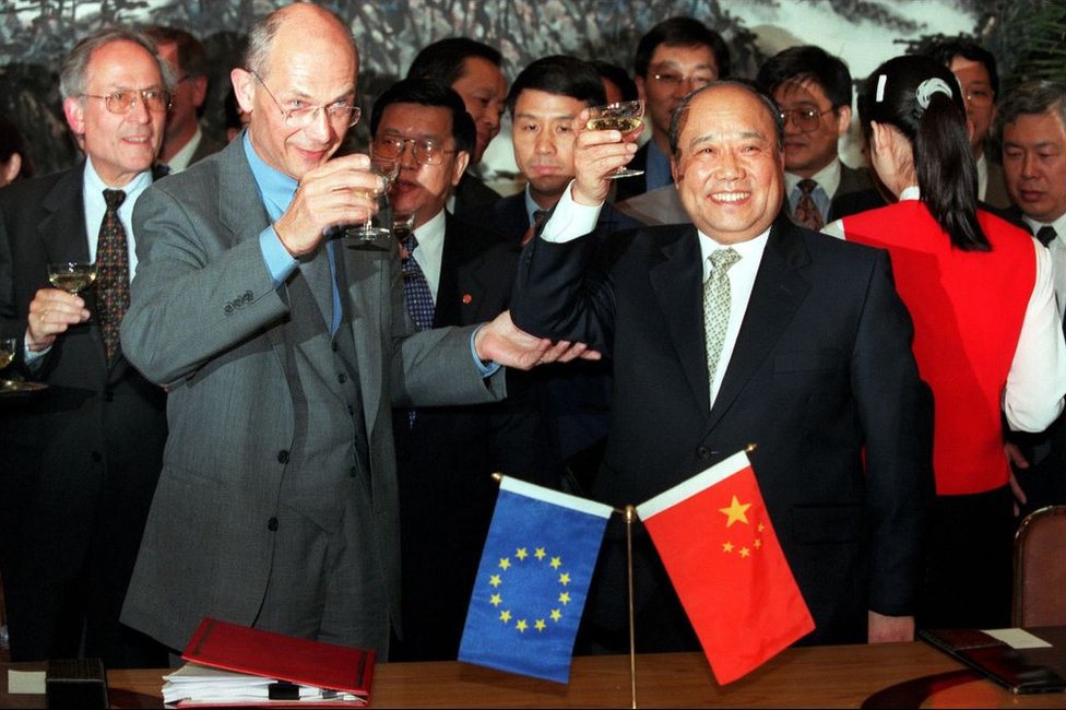 2000年，時任世界貿易組織總幹事的帕斯卡爾·拉米簽署了中國加入該組織的協議。