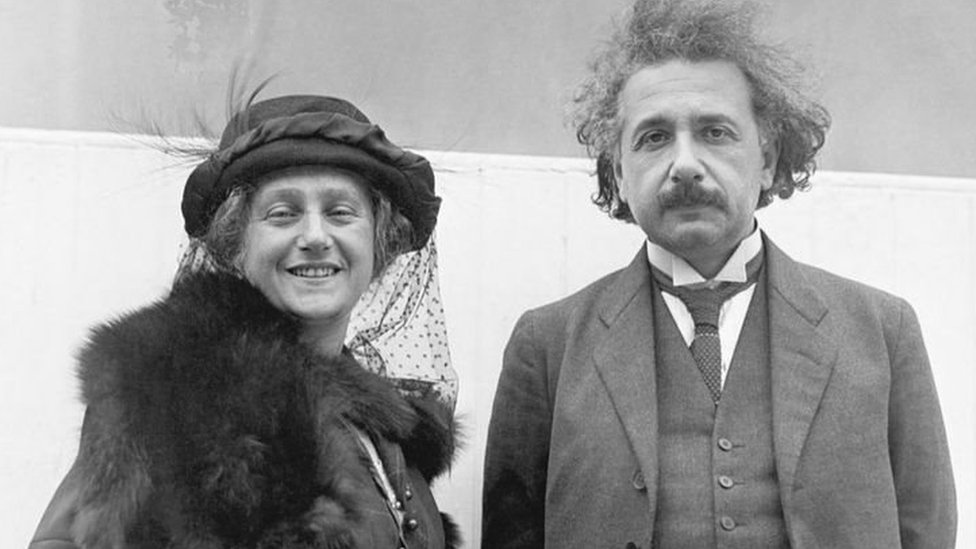 ألبرت أينشتاين انخرط في علاقة عاطفية مع ابنة عمه إلسا في الوقت الذي كان فيه متزوجا من ميليفا