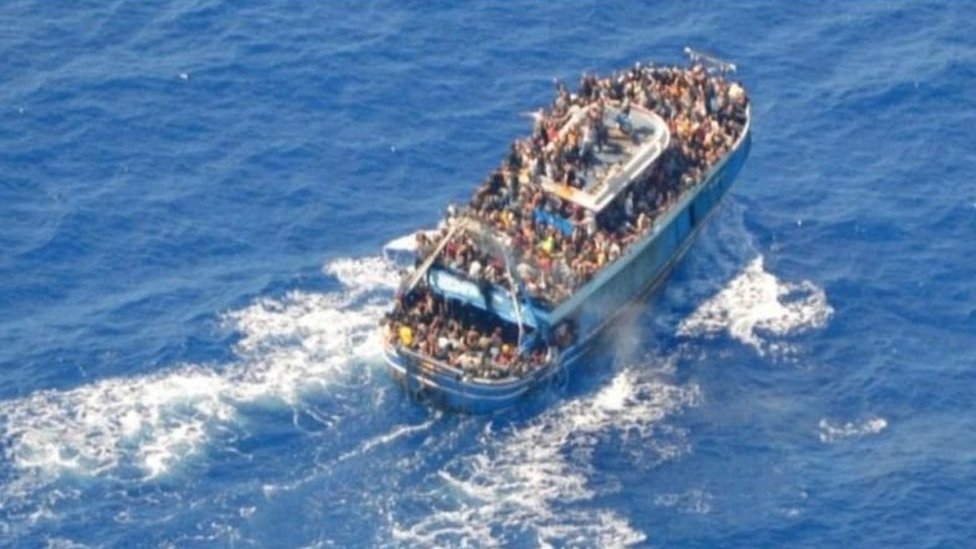سفينة المهاجرين قبل غرقها قبالة سواحل اليونان في يونيو/حزيرن الجاري