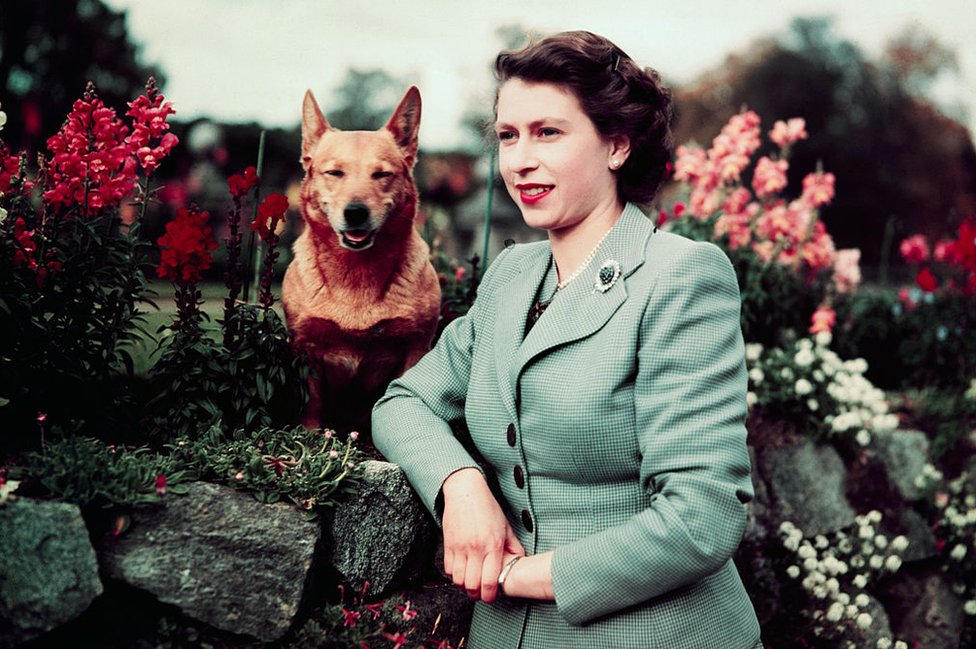 Kraljica sa Suzan u zamku Balmoral 1952. - godine kad je postala kraljica