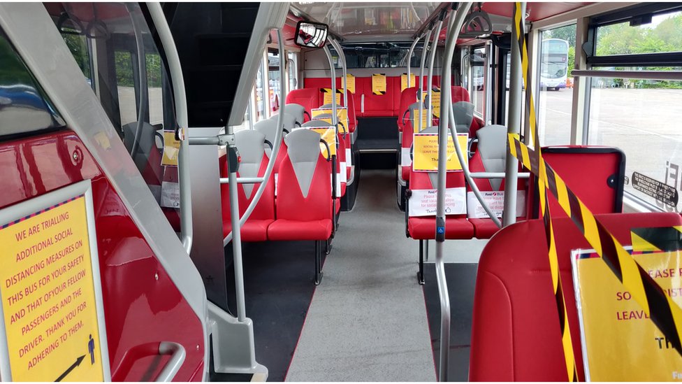 Меры по социальному дистанцированию проходят испытания на автобусе № 24 в Бристоле