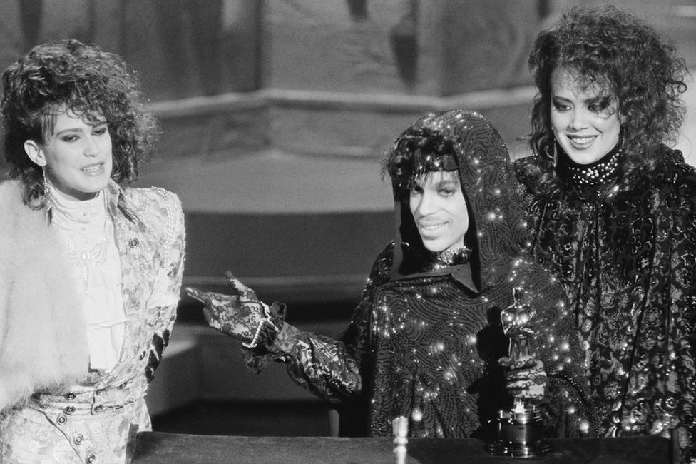 Prince with Wendy and Lisa at the 1985 Oscars