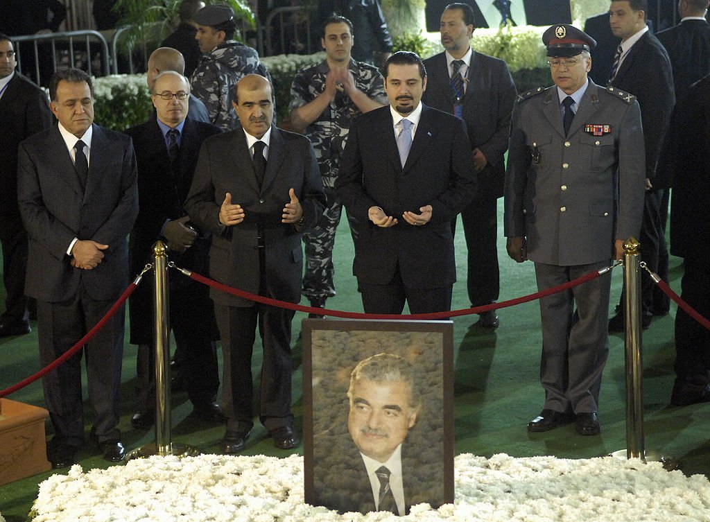 سعد الحريري: من يرث زعيم السنة في لبنان وما هي آثار انسحابه من المشهد السياسي على النخبة الحاكمة؟ 3 سعد الحريري أمام ضريح والده وسط بيروت