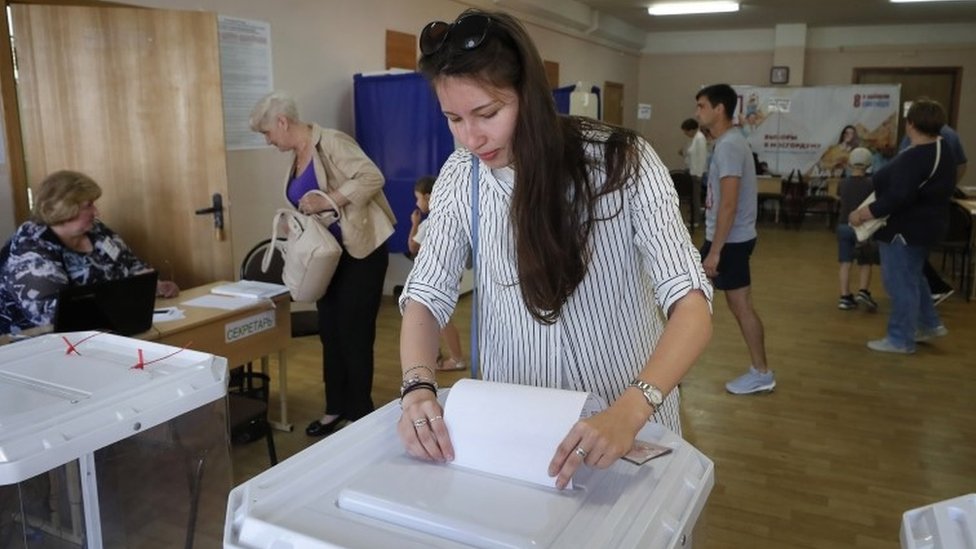 A woman votes at a polling station in Moscow, Russia. Photo: 8 September 2109
