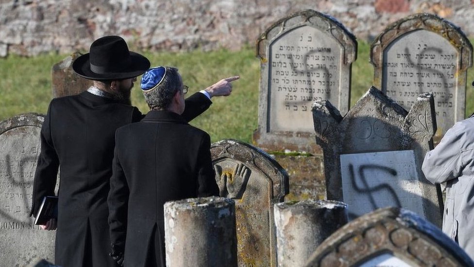 Uništeni spomenici na jevrejskom groblju u Francuskoj