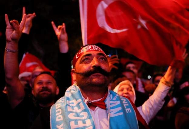 أنصار الرئيس أردوغان وحزبه يتجمعون في اسطنبول.