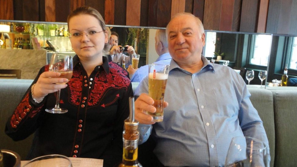 Сергей и его дочь Юлия в ресторане
