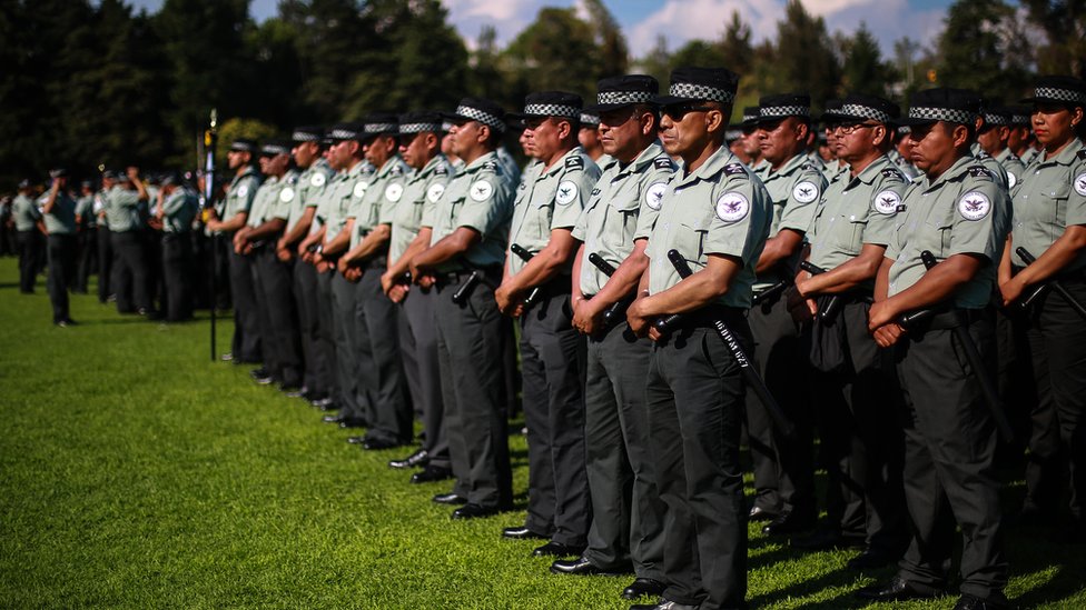 Члены новой Национальной гвардии принимают участие в церемонии 30 июня