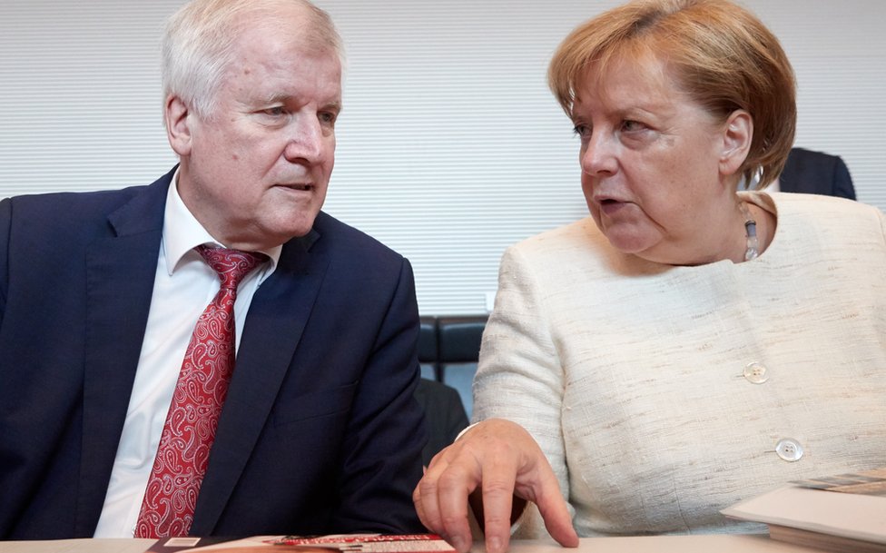Horst Seehofer con Angela Merkel el pasado 12 de junio.