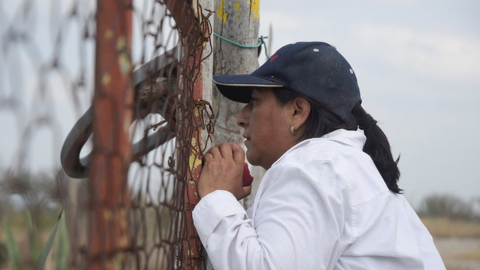Madre de Debanhi Escobar, en meido de las operaciones de búsqueda.