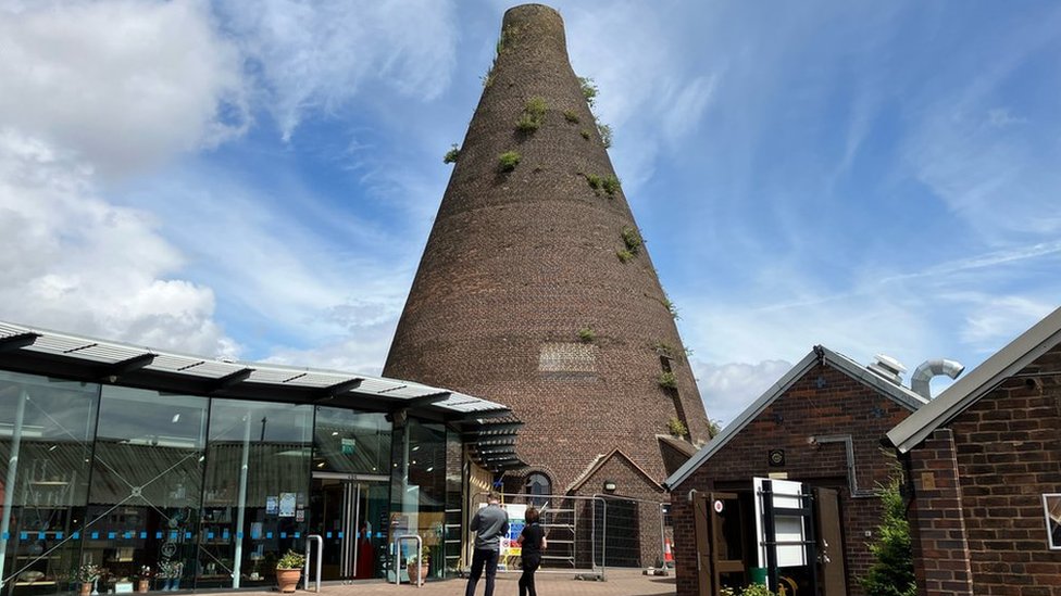 Landmark cone-shaped monument in Black Country to be restored - BBC News