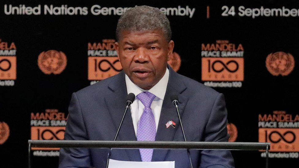 Presiden Lourenco berjanji memberantas korupsi.