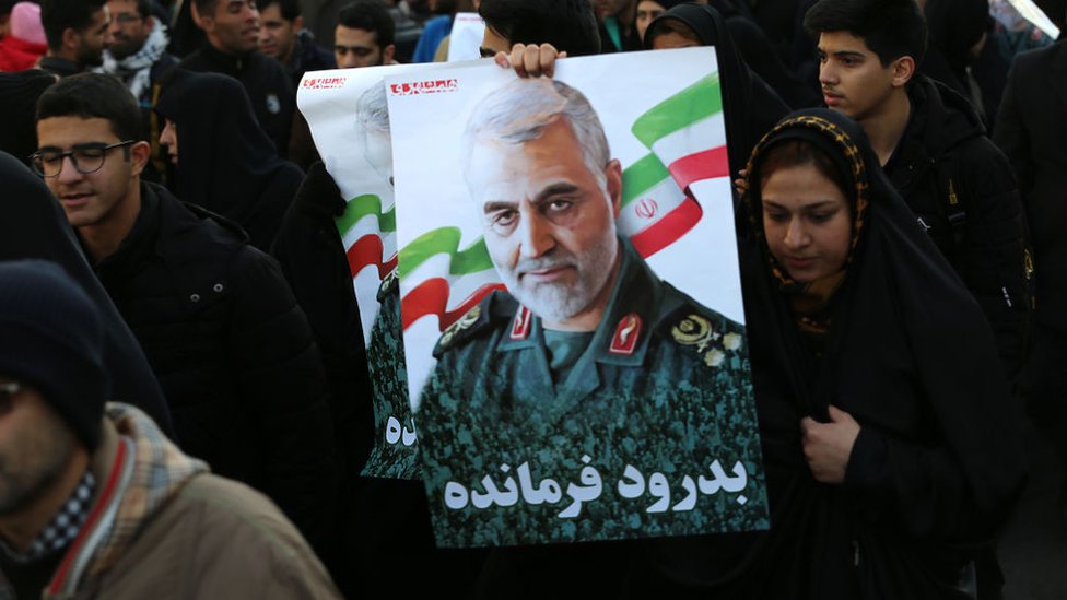 احتشد مئات الآلاف في شوارع العاصمة الإيرانية طهران الاثنين للمشاركة في تشييع جنازة سليماني