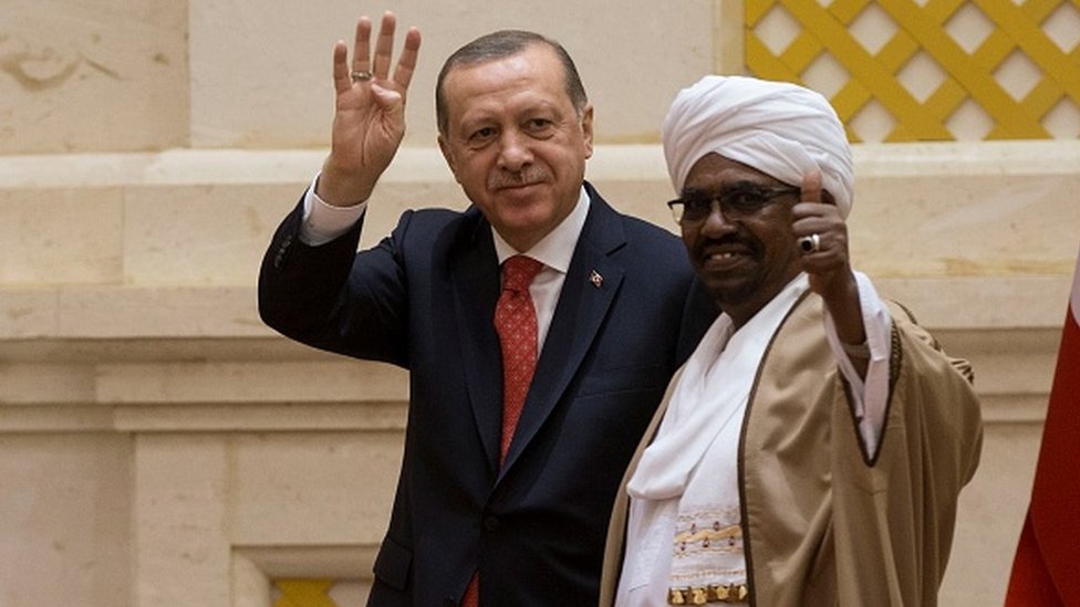 Cumhurbaşkanı Erdoğan ve eski Sudan Devlet Başkanı Ömer El Beşir, Aralık 2017'de Sudan'ın başkenti Hartum'da bir araya geldi