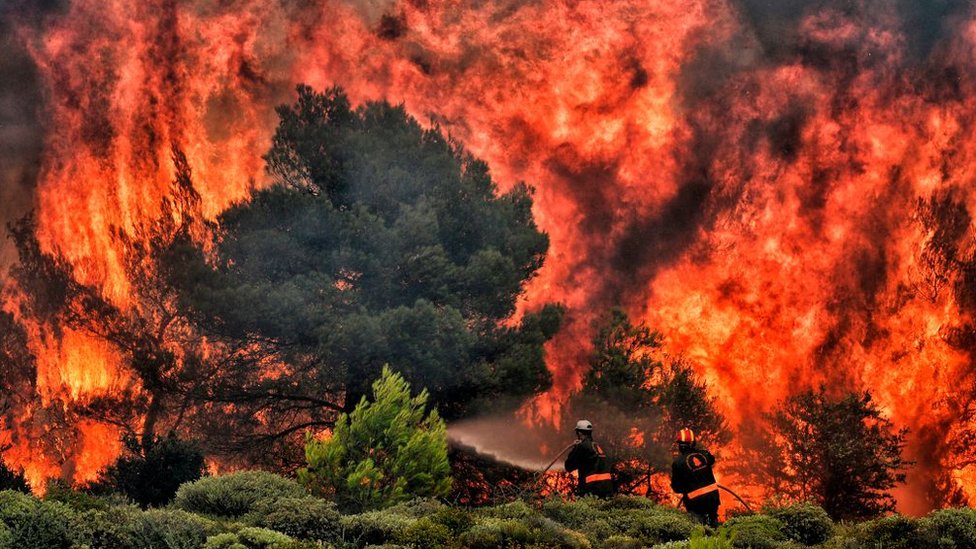 Yunanistan'da yangınlar nedeniyle Atina-Selanik karayolu trafiğe kapatıldı