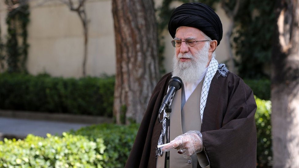Аятолла Али Хаменеи выступает на церемонии в Тегеране, Иран