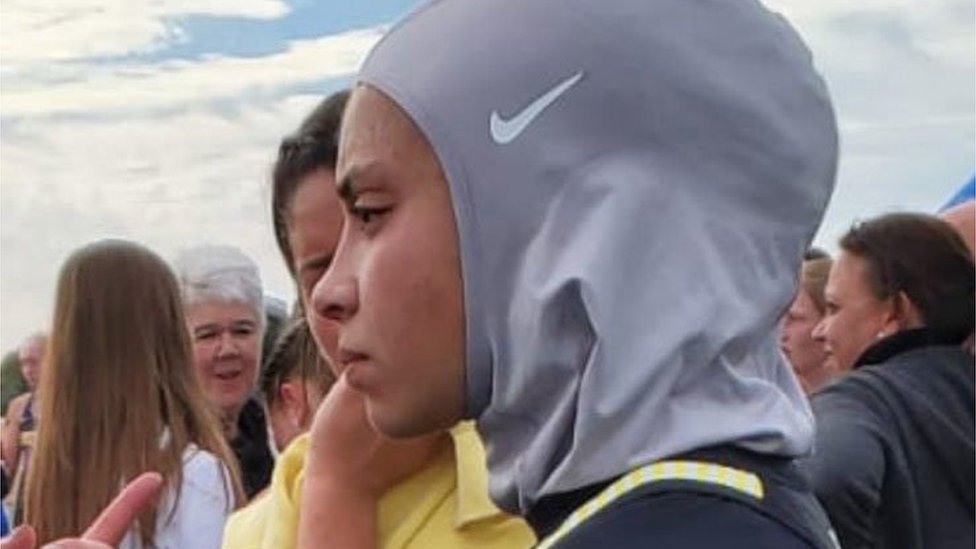 Нур в своем хиджабе Nike на гонку