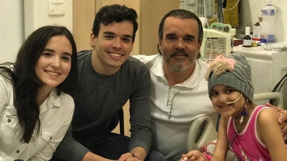 Anna Carolina, Pedro, Regis e Beatriz em hospital