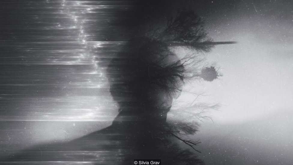 Al inicio de su diagnóstico, Melissa le preguntó a su padre cómo se sentía tener demencia y él respondió que era como si una sombra o nube lo siguiera constantemente. Foto: Silvia Grav.