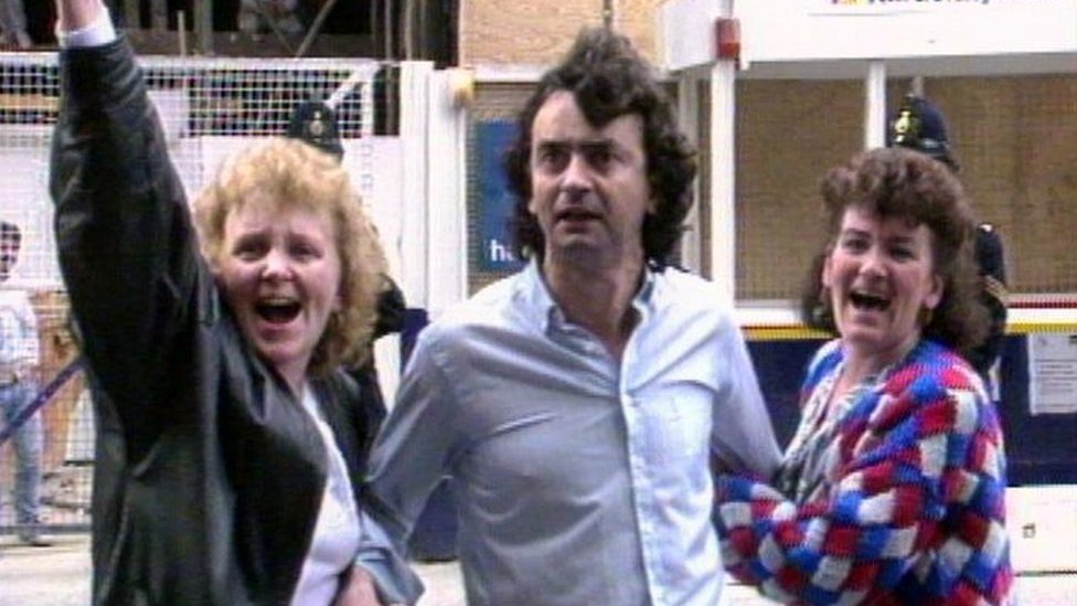 Джерри Конлон со своими сестрами после освобождения в Олд Бейли