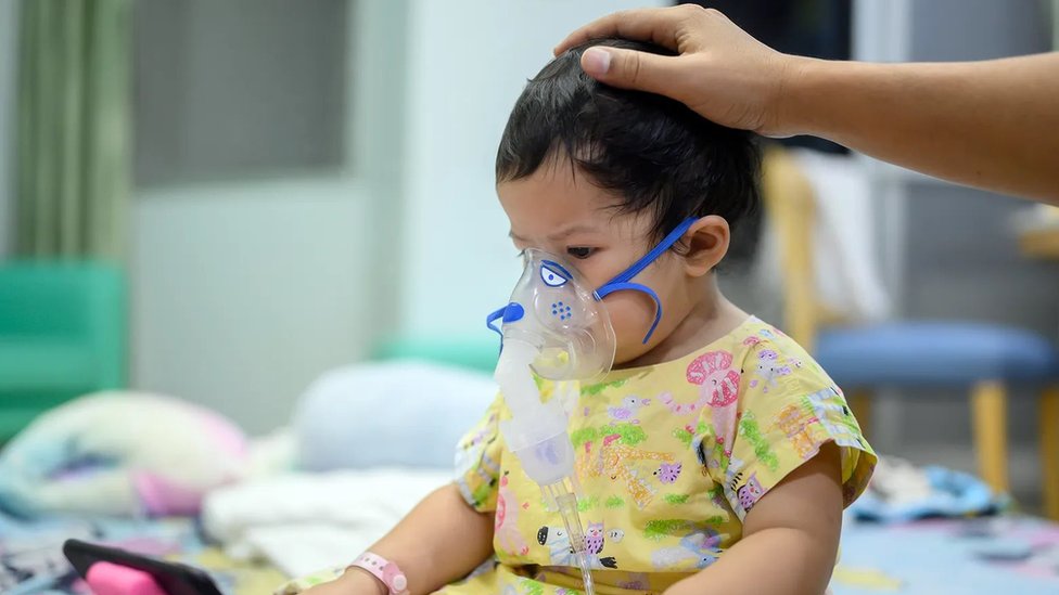 الأطفال الذين يصابون بالفيروس المخلوي التنفسي غالبا ما يمكن معالجتهم بالأكسجين