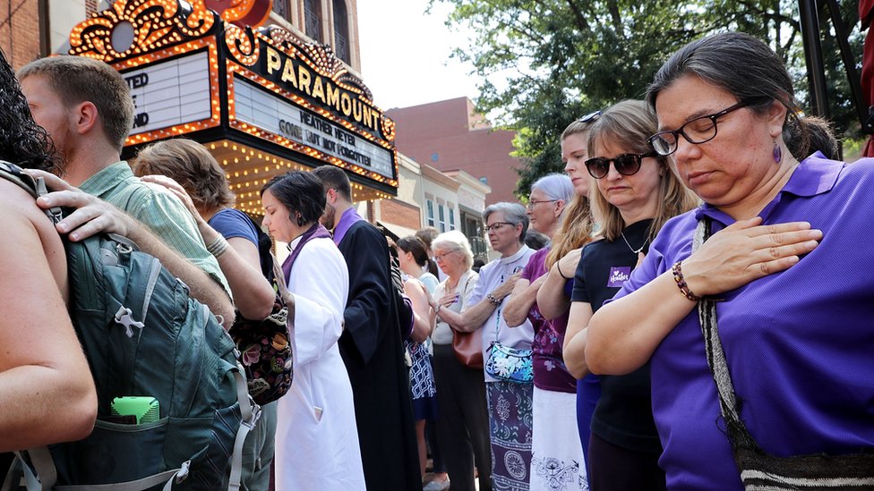La ciudad de Charlottesville sigue conmocionada por los violentos sucesos del pasado fin de semana. Asistentes al funeral por Heather Heyer