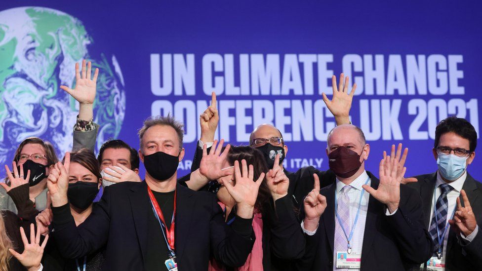 Delegados a la COP26 posan para fotos