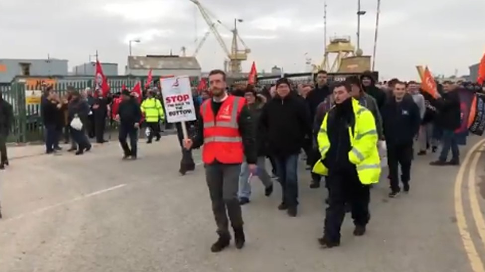 Рабочие Cammell Laird уходят