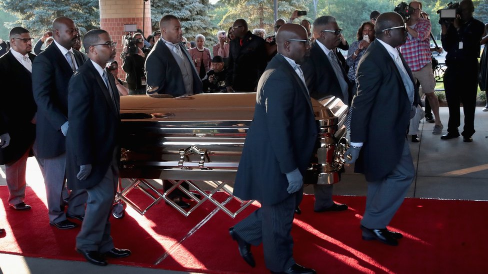 Aretha Franklin: Stars and fans say goodbye at emotional, seven-hour ...