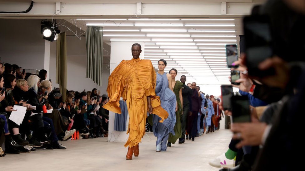 Модели на показе Ричарда Мэлоуна на Неделе моды в Лондоне 2020