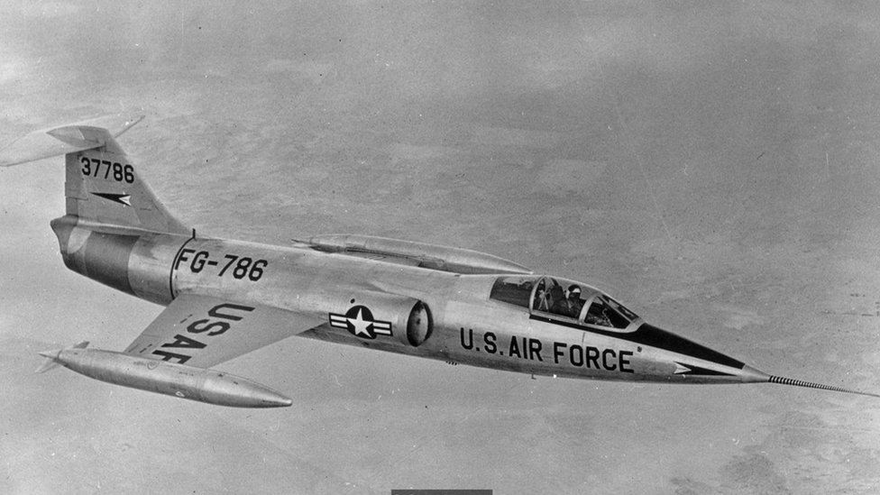 Los aviones caza de la década de 1950 que servirán para lanzar satélites al  espacio - BBC News Mundo