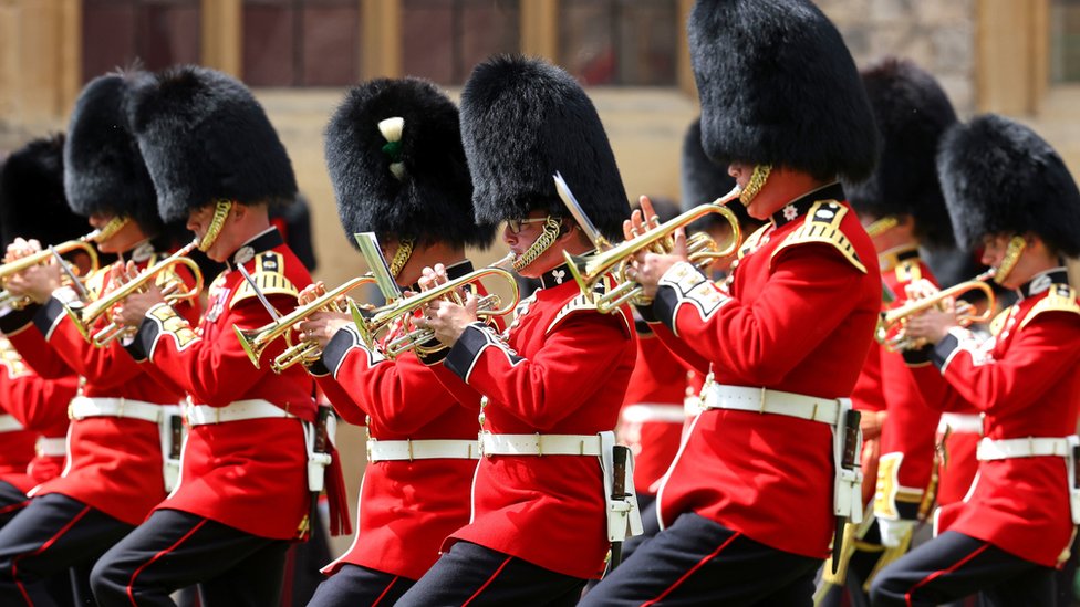 Ceremonija je održana u dvorcu Vindzor umesto u Londonu.