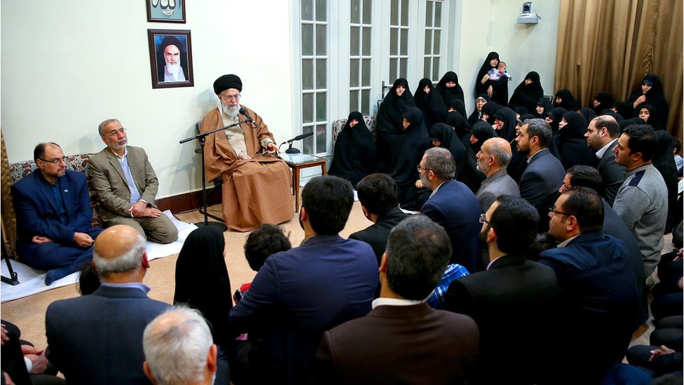 El ayatola Alí Jamenei ha dicho que "los enemigos de Irán" están detrás de las protestas. El ayatola Alí Jemenei