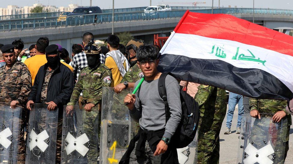 متظاهرون عراقيون يحتجون ضد قانون "سانت ليغو"
