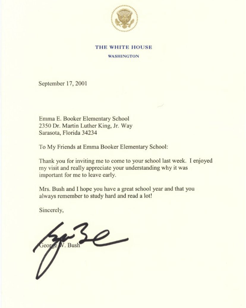 Письмо президента Буша в начальную школу Букера, в котором говорится: «Спасибо, что пригласили меня в вашу школу на прошлой неделе. Мне понравился мой визит, и я очень ценю ваше понимание того, почему для меня было важно уйти раньше».