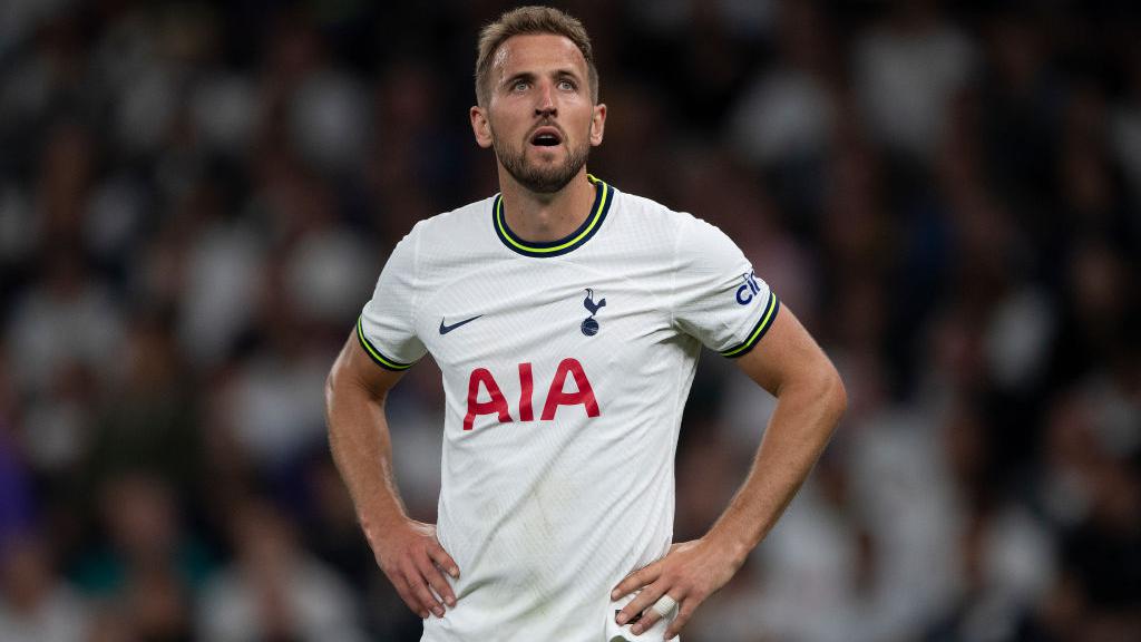 Harry Kane in an Arsenal shirt again! A new picture emerges of  Tottenham's derby hero in a Gunners kit - Irish Mirror Online