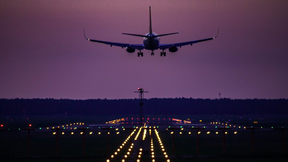 Avión aterrizando