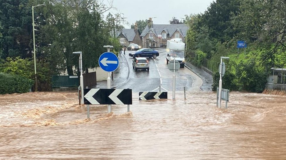 Heavy rain and flooding disrupts travel in Scotland