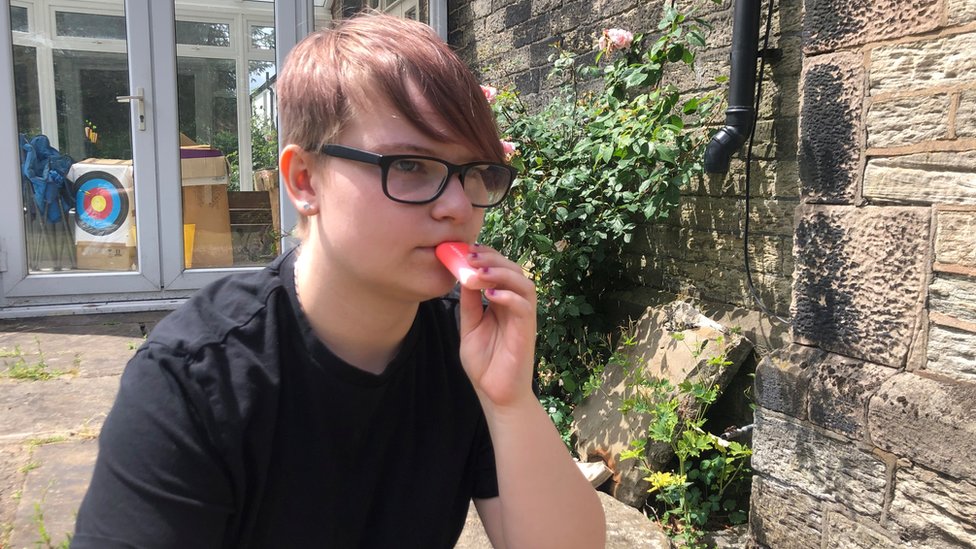 Vaping: E-cigarettes have ruined my life, woman says